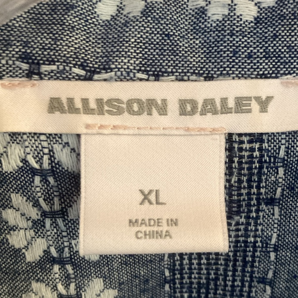 Allison Daley Navy and White Weave Button-Down - Picture 2 of 6